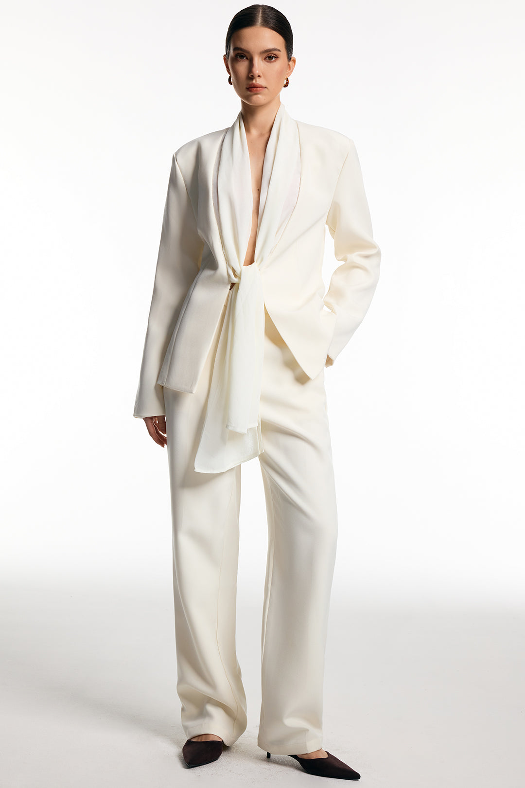 Düzgün Renkli Büzgülü Ön Bağlamalı Polyester Blazer