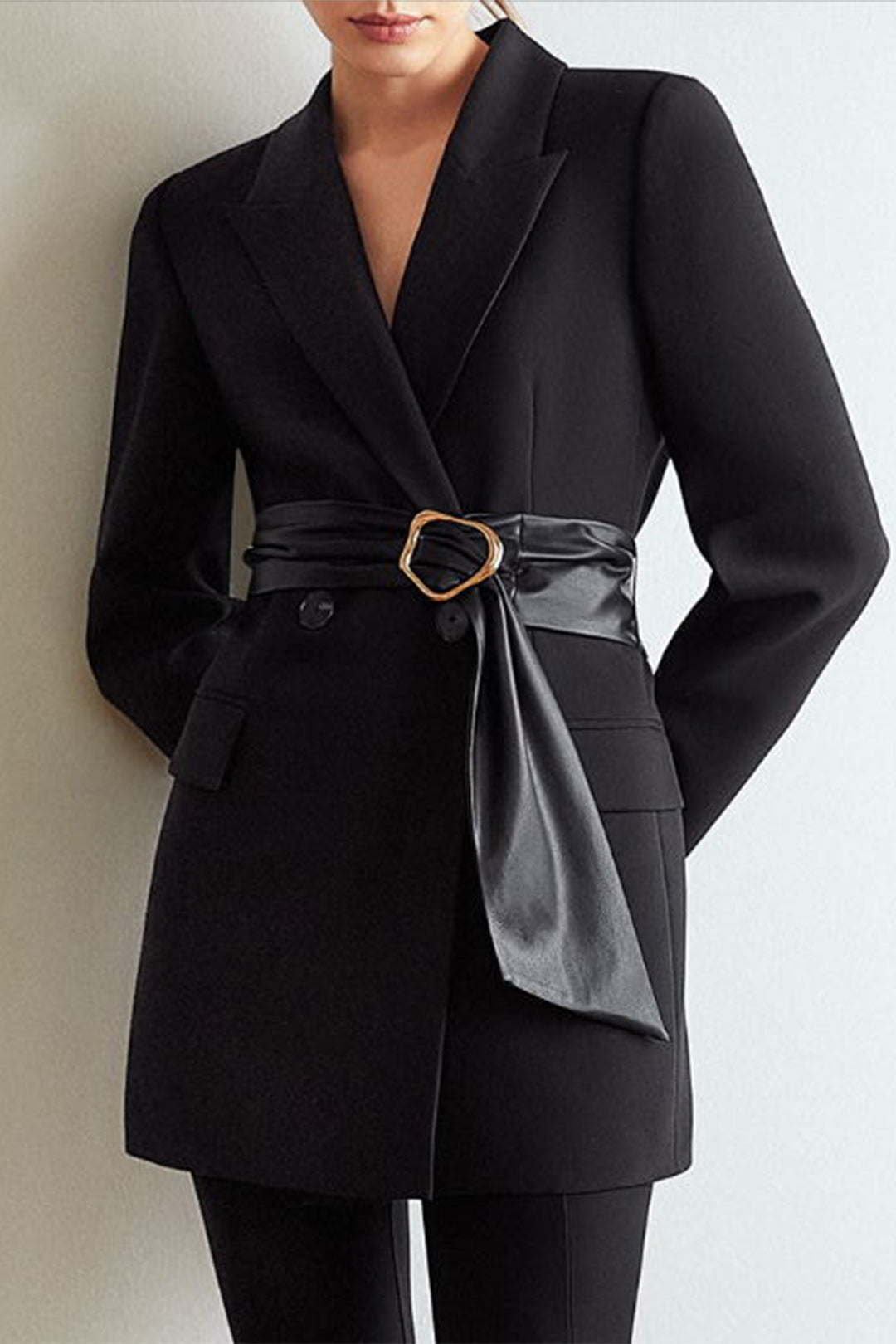 Geceyarısı Siyah Çentikli Yakalı Suni Deri Blazer