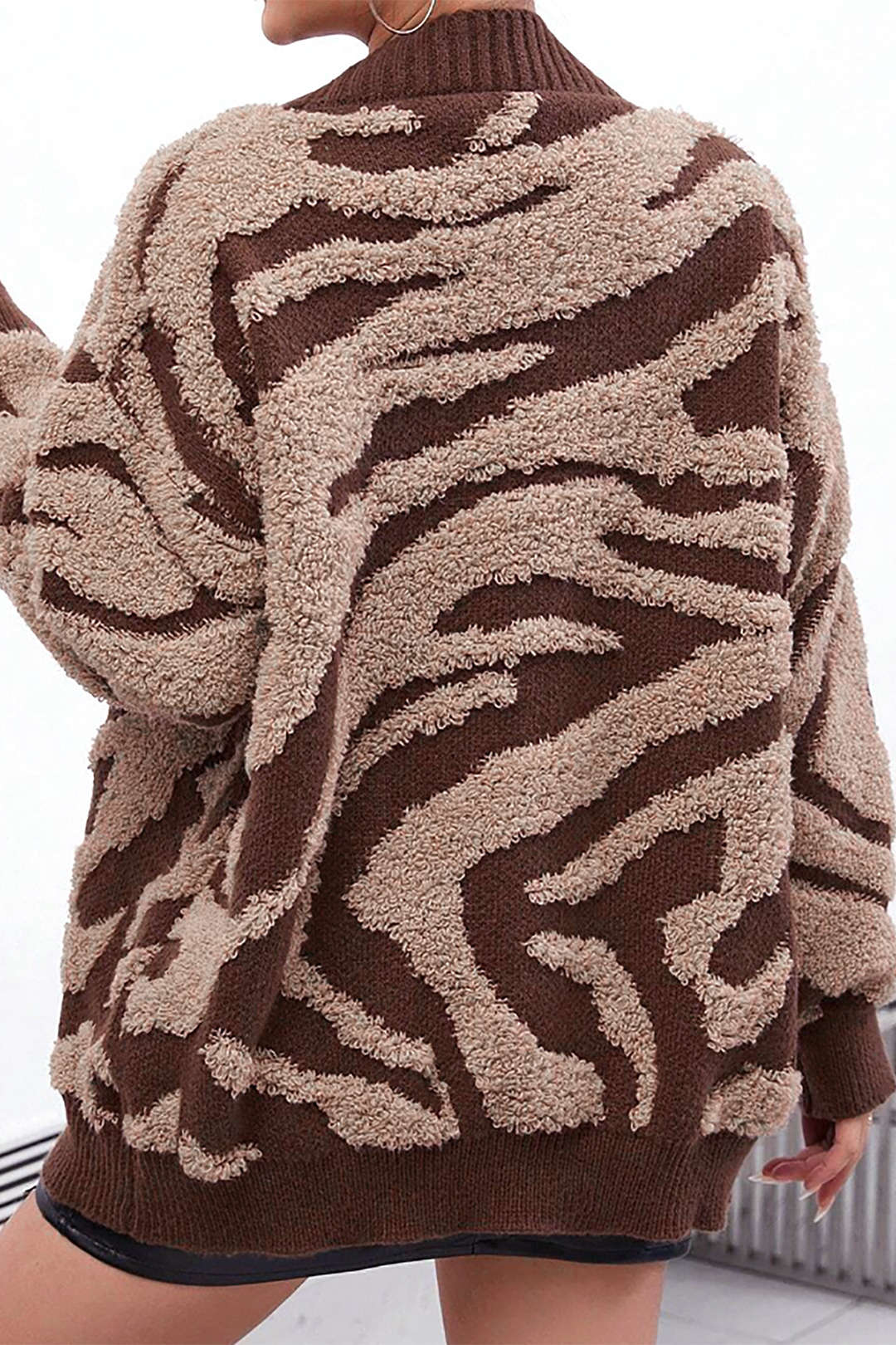 Siyah Beyaz Zebra Desenli Dokulu Triko Hırka