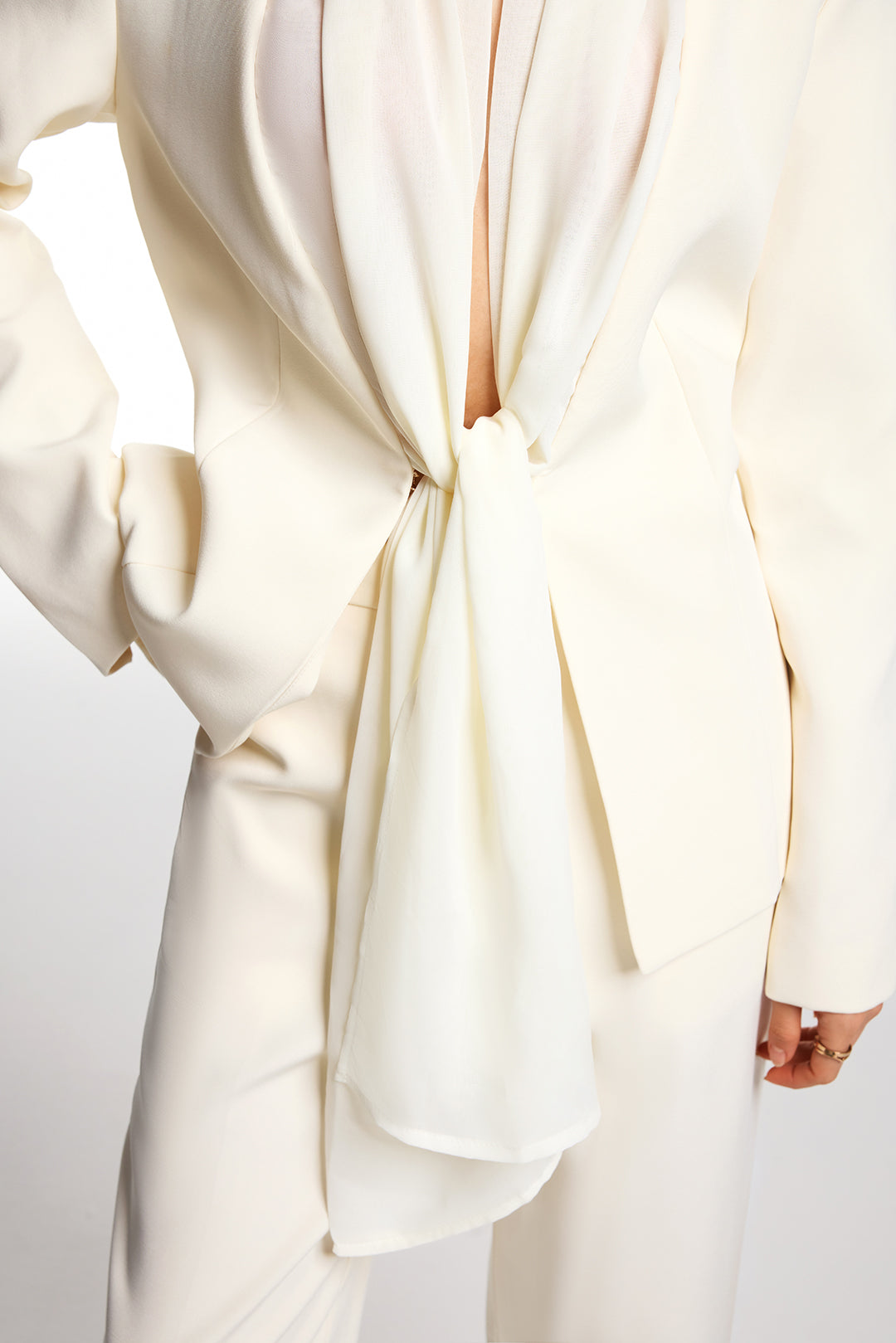 Düzgün Renkli Büzgülü Ön Bağlamalı Polyester Blazer