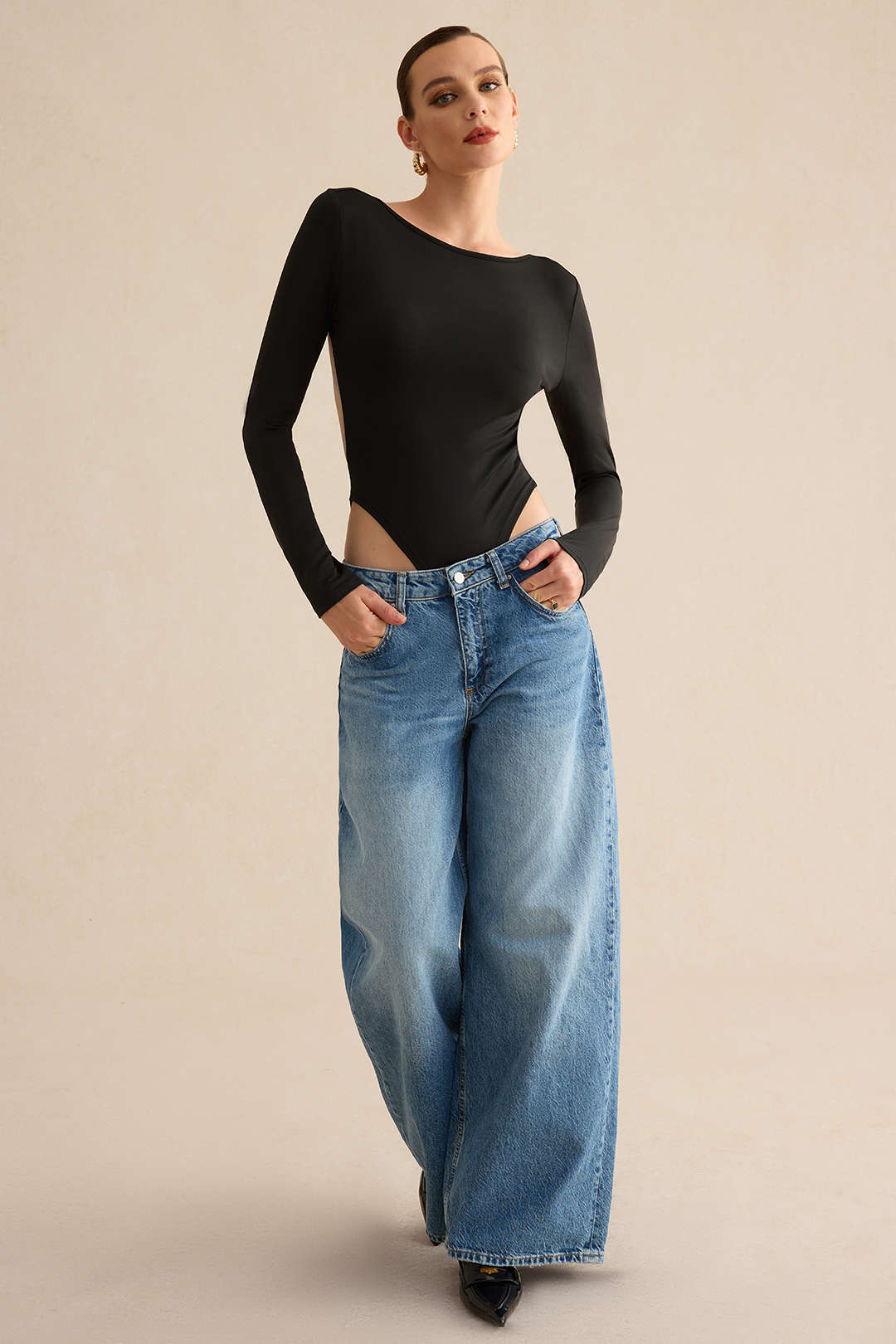 Sırtı Açık Kesik Detaylı Uzun Kollu Vücut Bodysuit