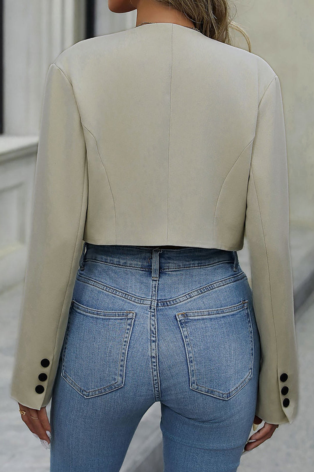 Siyah Güçlü Görünümlü Düğmeli Polyester Crop Blazer