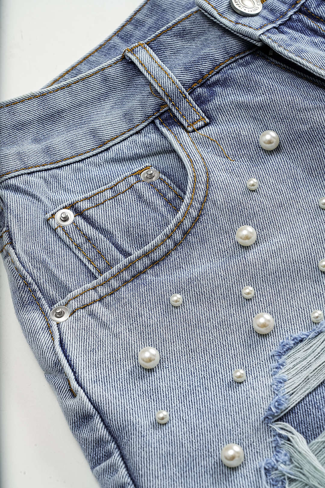 Denim Yüksek Bel Boncuklu Şort