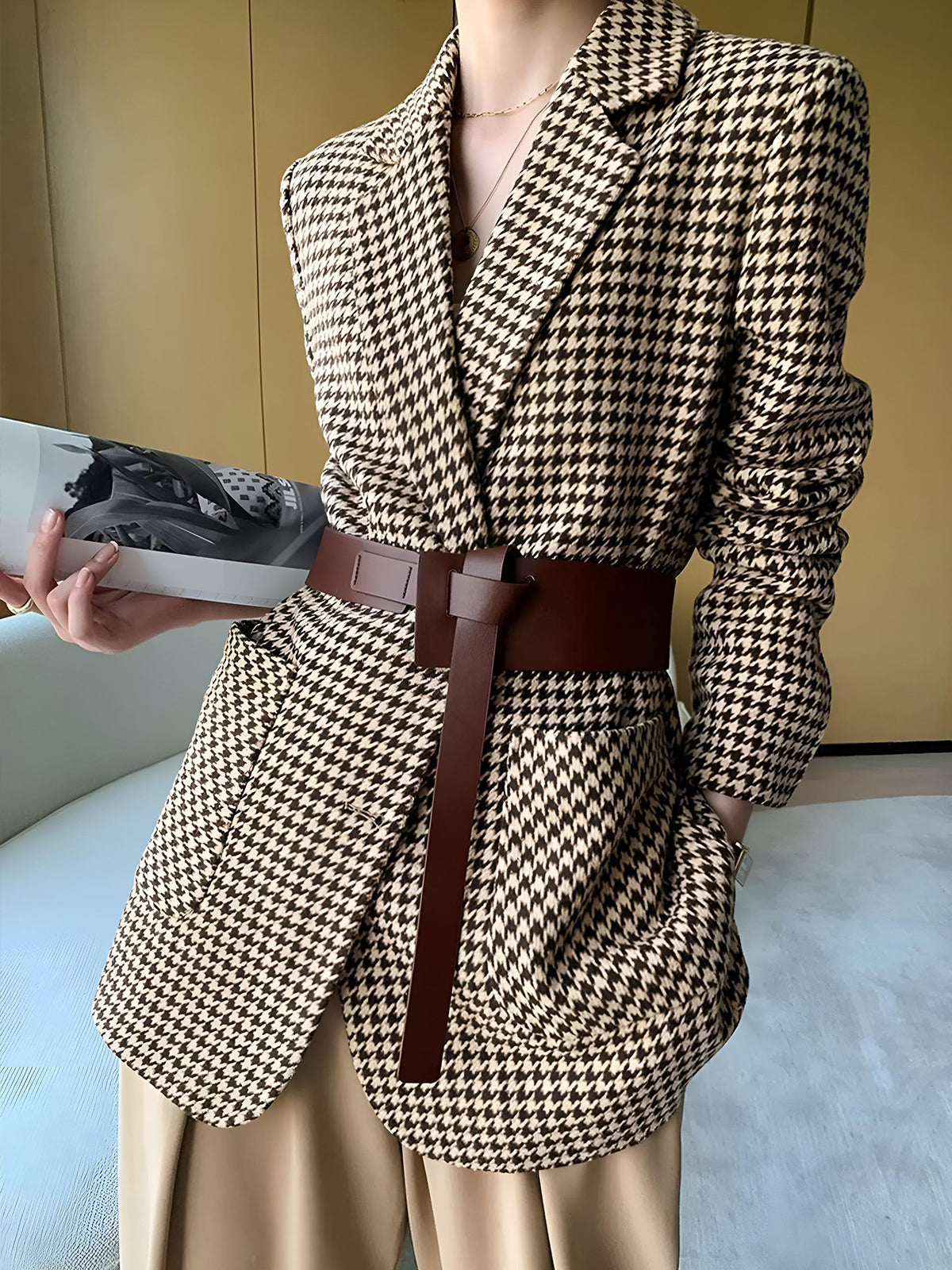 Siyah Beyaz Ekose Detaylı Kemerli Polyester Blazer