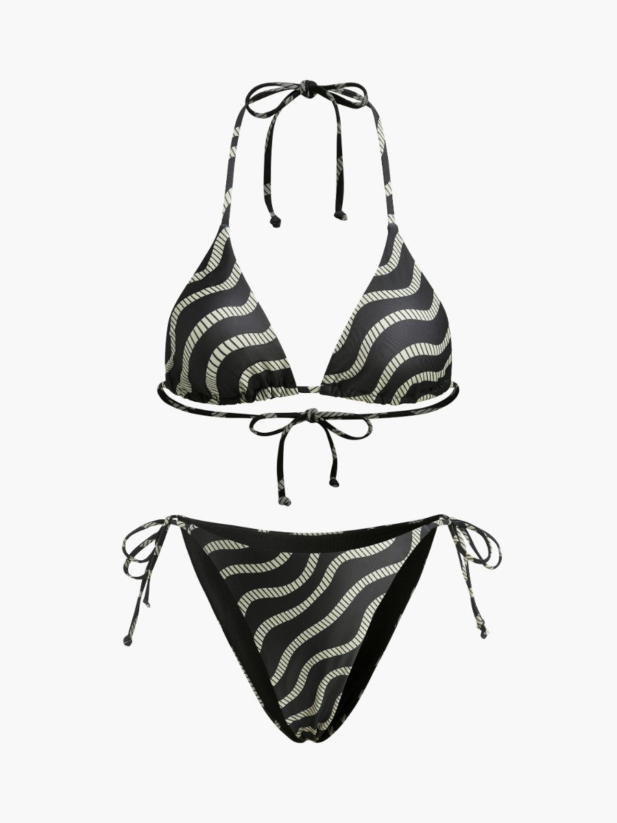 Şık Plaj Görünümü İçin Şık Dalga Desenli Üçgen Bikini Seti