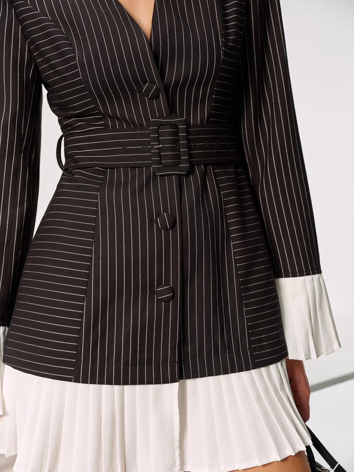 Koyu Gri Kemerli Pileli Çizgili Detaylı Blazer Elbise