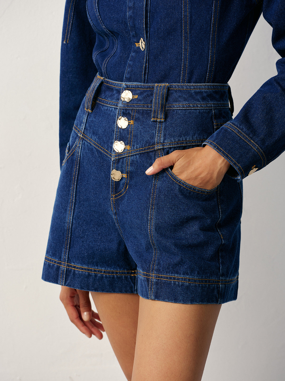 Koyu Lacivert Düğmeli Ön Detaylı Denim Şort