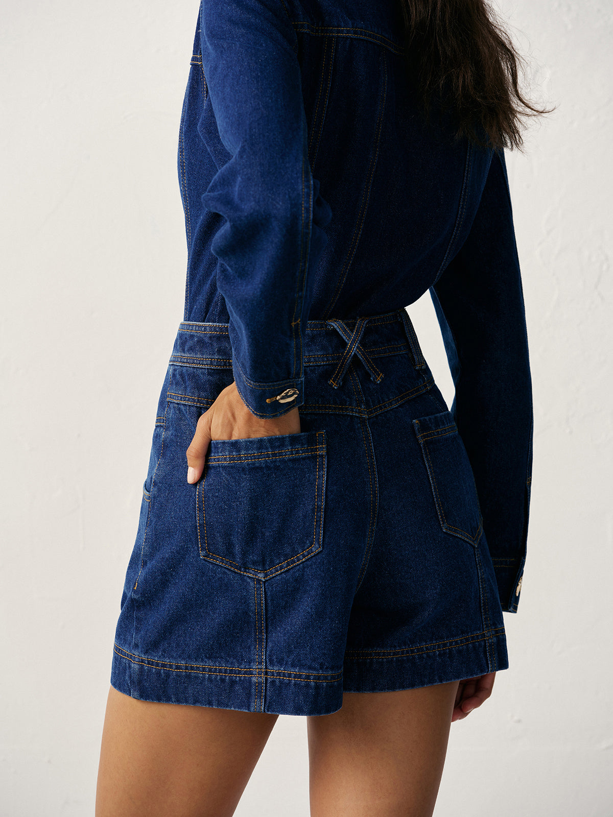 Koyu Lacivert Düğmeli Ön Detaylı Denim Şort