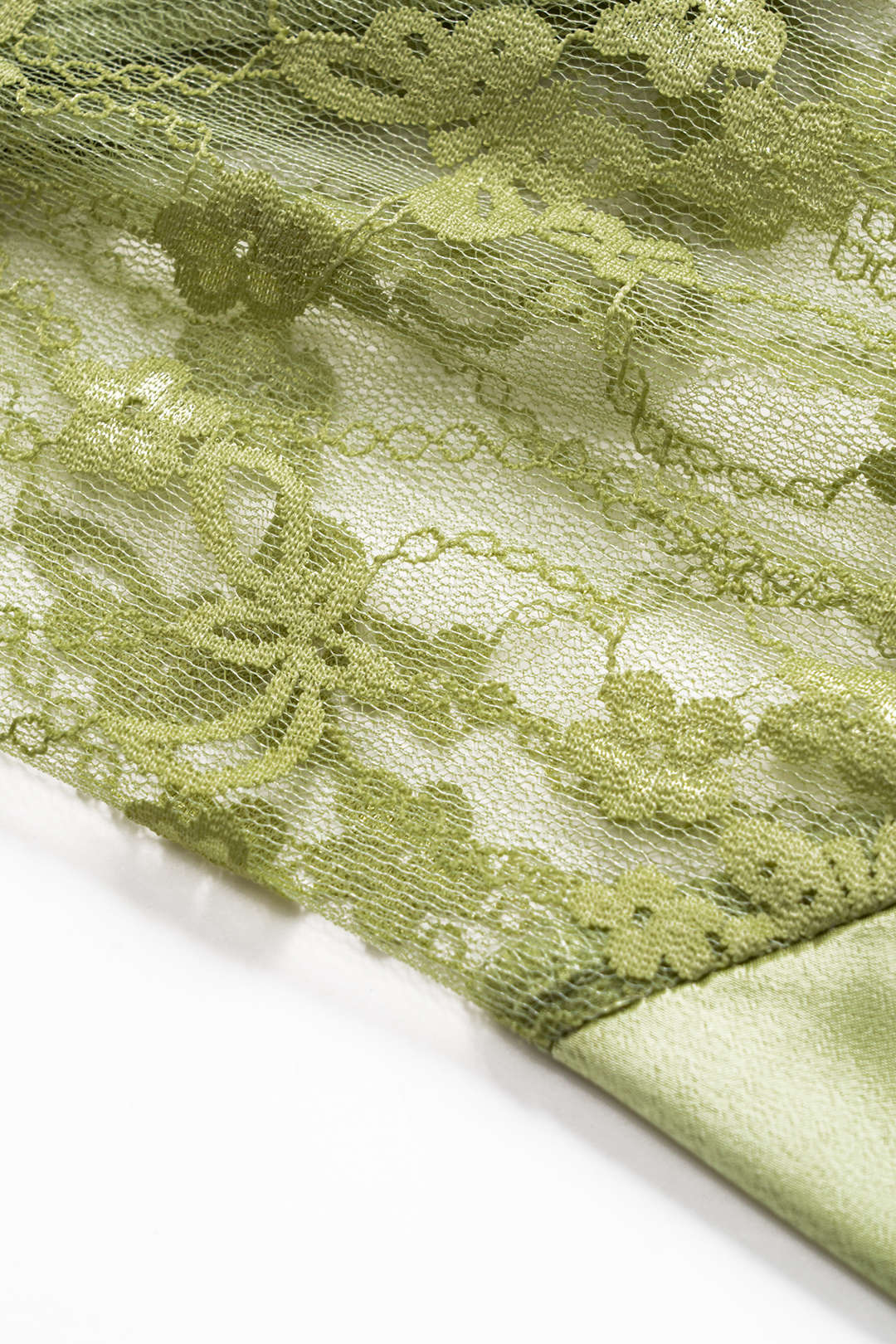 Saten Patchwork Ön Bağcıklı Zil Kollu Uzun Şık Gömlek
