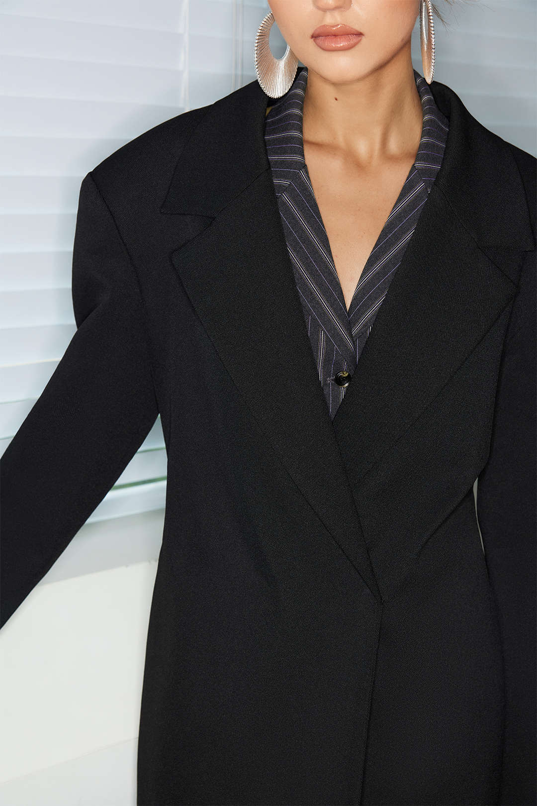 Siyah Işıltılı Kemerli Notch Yaka KadifeDokulu Blazer