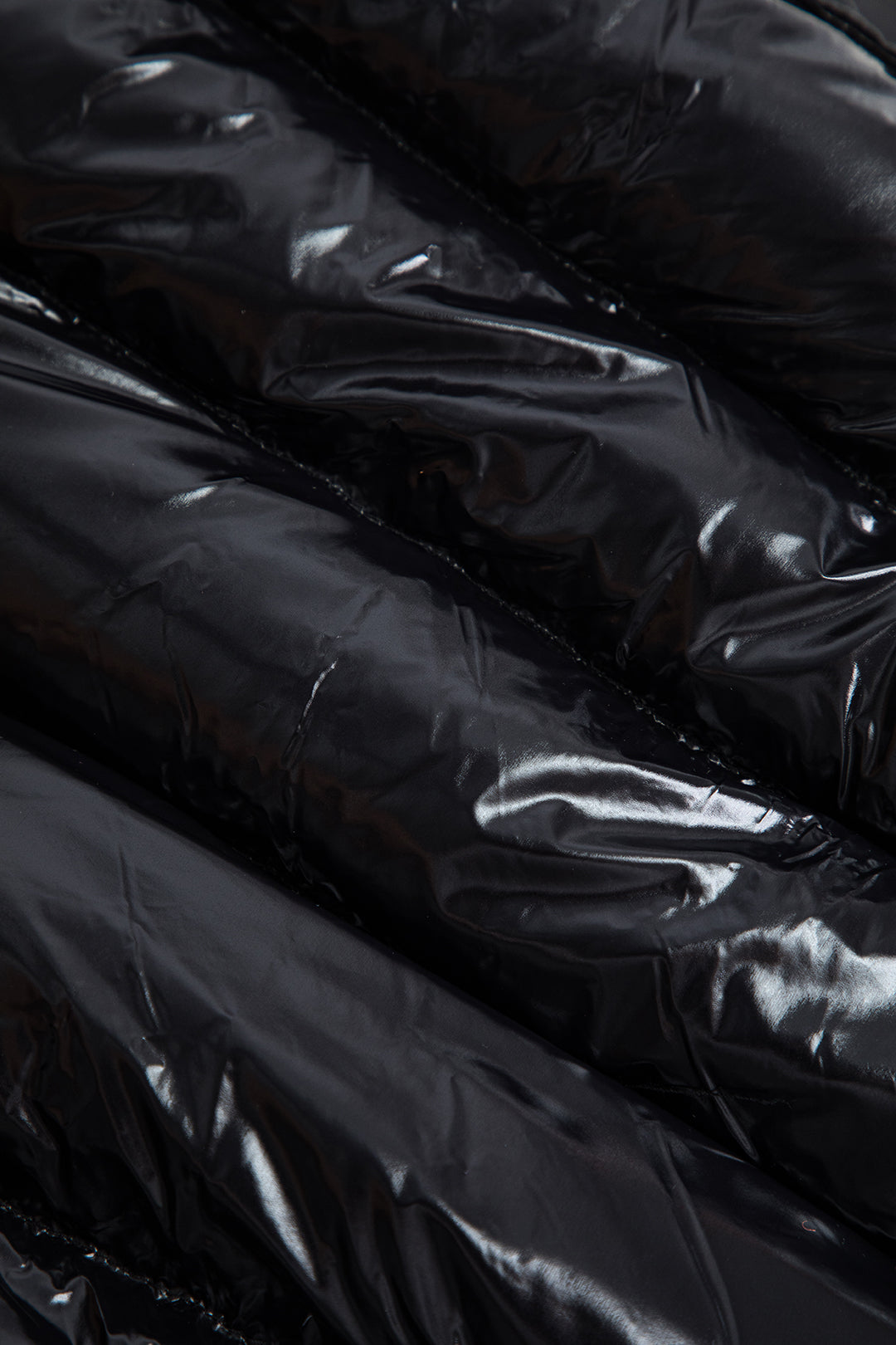 Kahverengi Düğmeli Kayık Yaka Kapitone Şişme Kaban