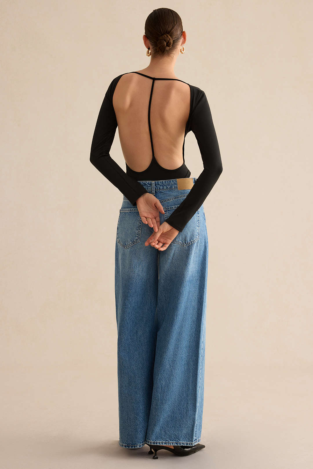 Sırtı Açık Kesik Detaylı Uzun Kollu Vücut Bodysuit