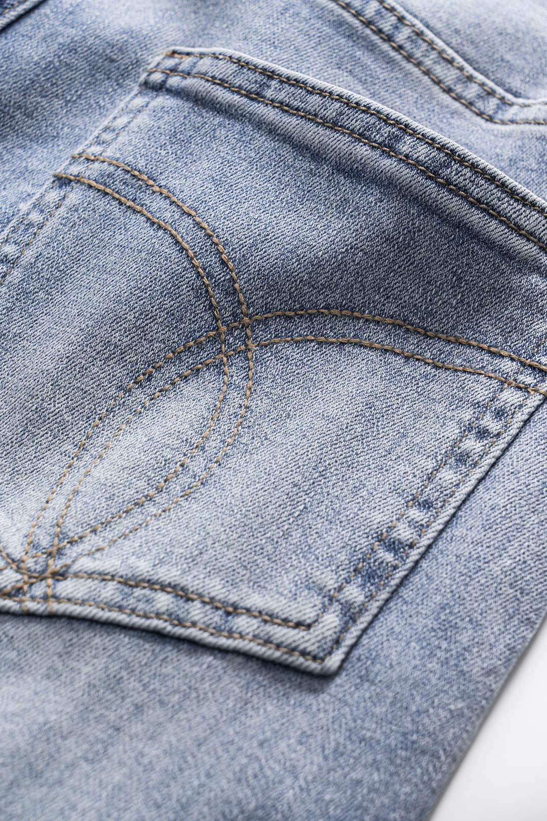 Yırtık Kesik Buton Cepli Geniş Paça Kot Pantolon